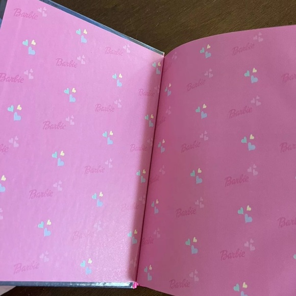 Barbie - The Clue in the Haunted Library 1999 Book - Picture 2 of 5